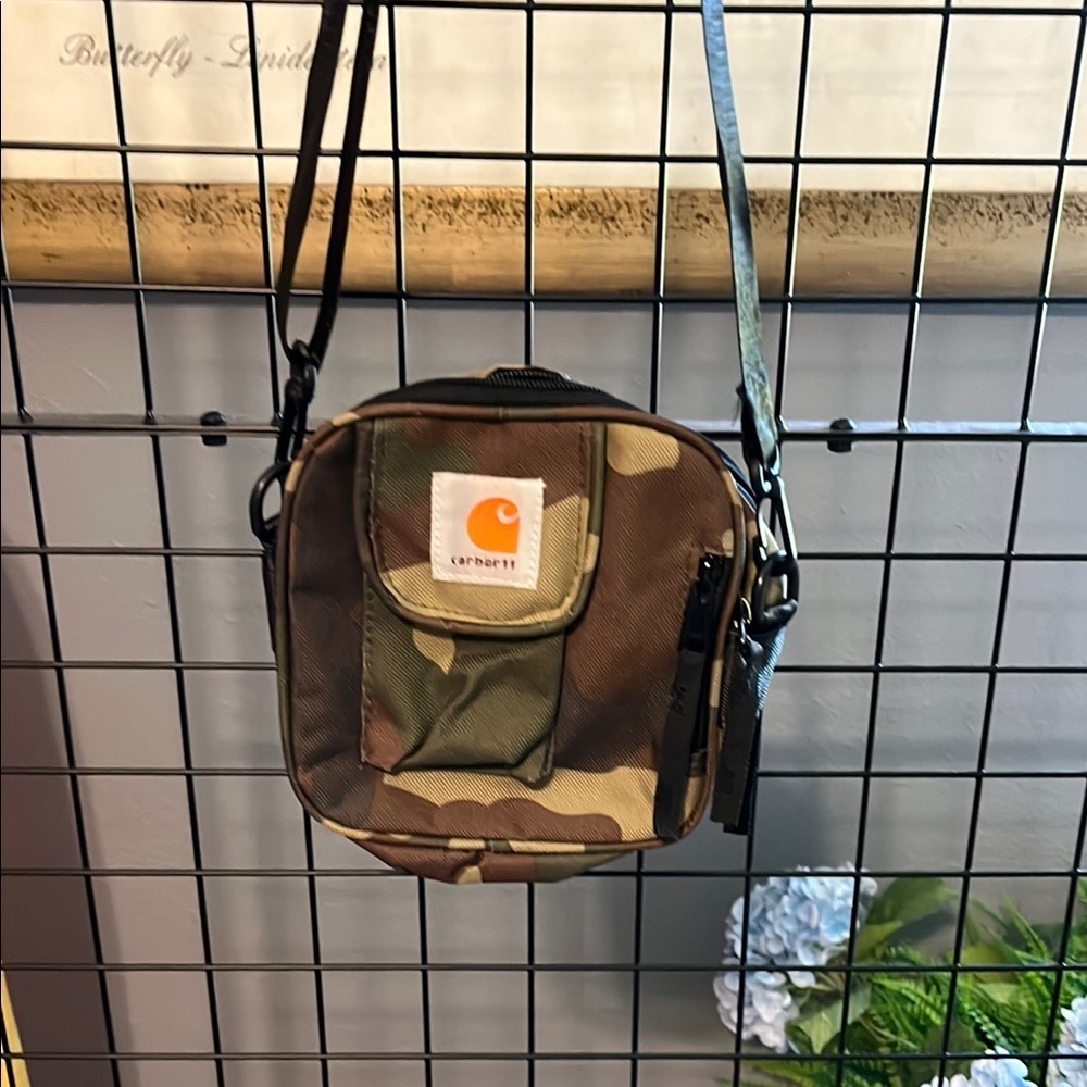 Carhartt Camo Crossbody Bag. NWOT